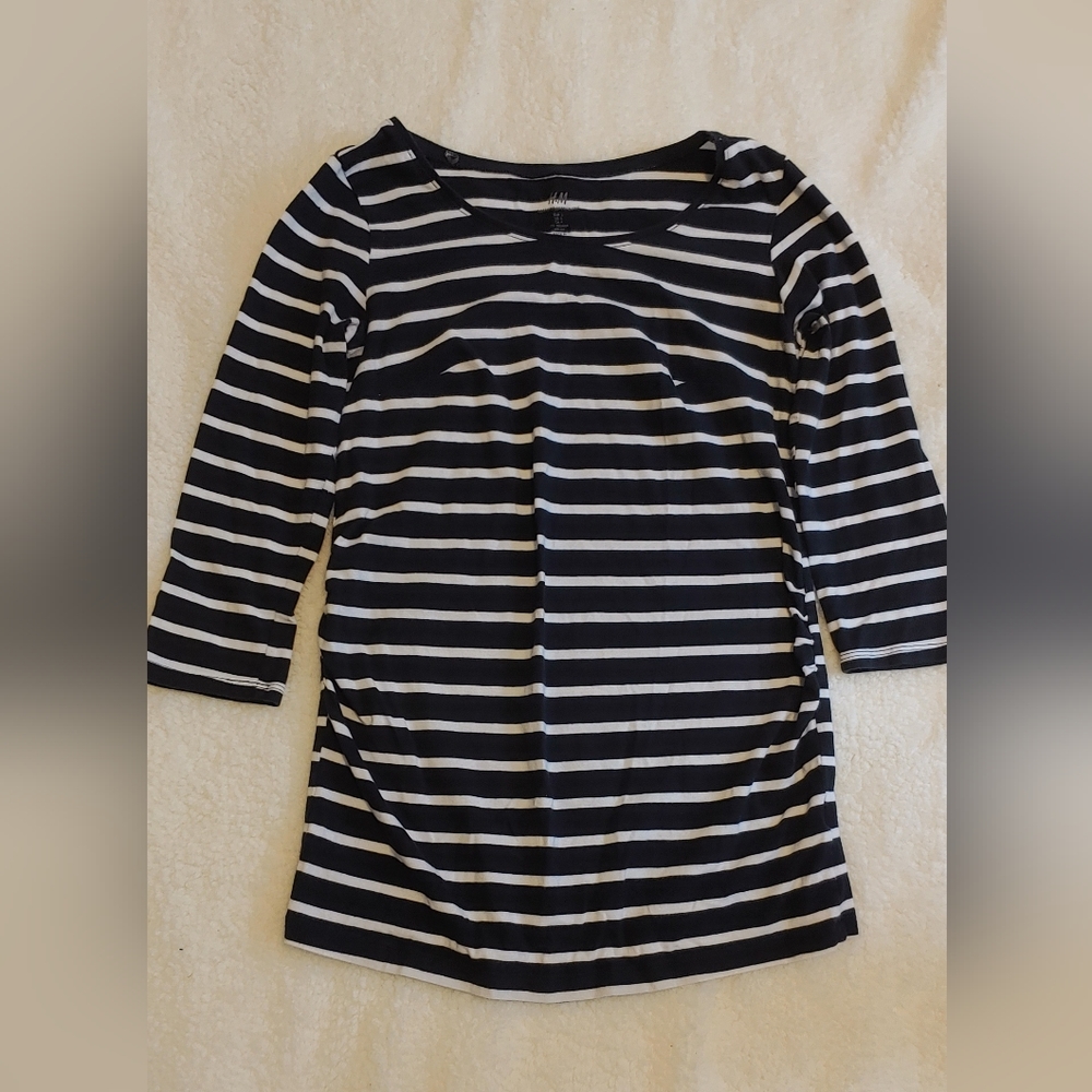 H&M Long Sleeve Stripped Maternity Top
